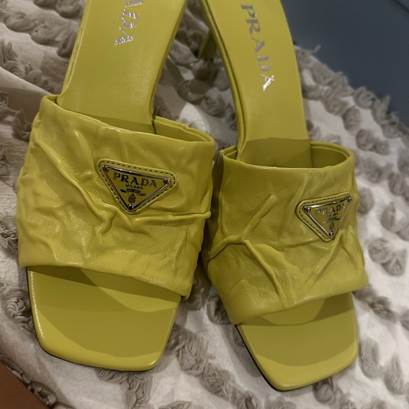 Prada coated Napa crinkled leather mules - Picture 4 of 7